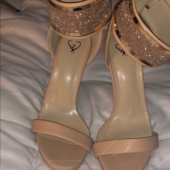 Heels - Picture 2 of 3